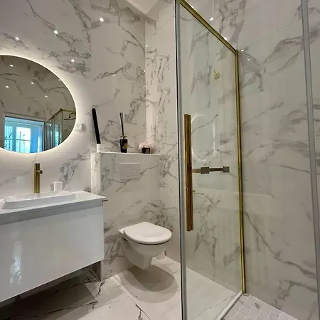 Charme Et Volupte A Republique *