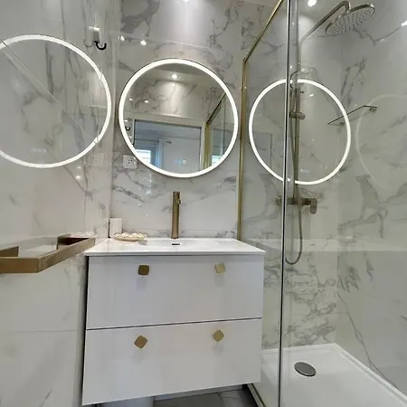 Charme Et Volupte A Republique