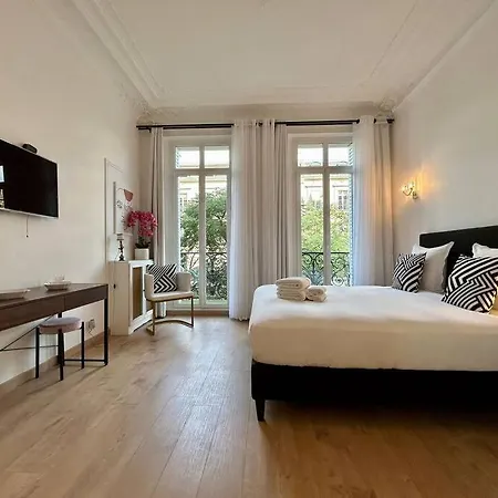 Charme Et Volupte A Republique Paryż