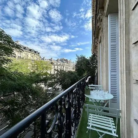 Charme Et Volupte A Republique *