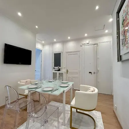 Charme Et Volupte A Republique Apartament