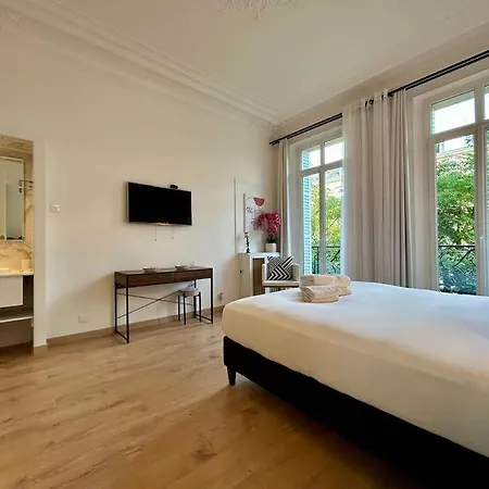 Charme Et Volupte A Republique Apartman