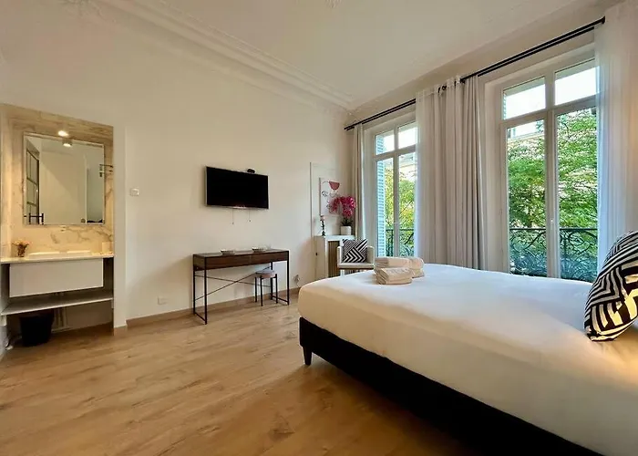 Charme Et Volupte A Republique Apartmán